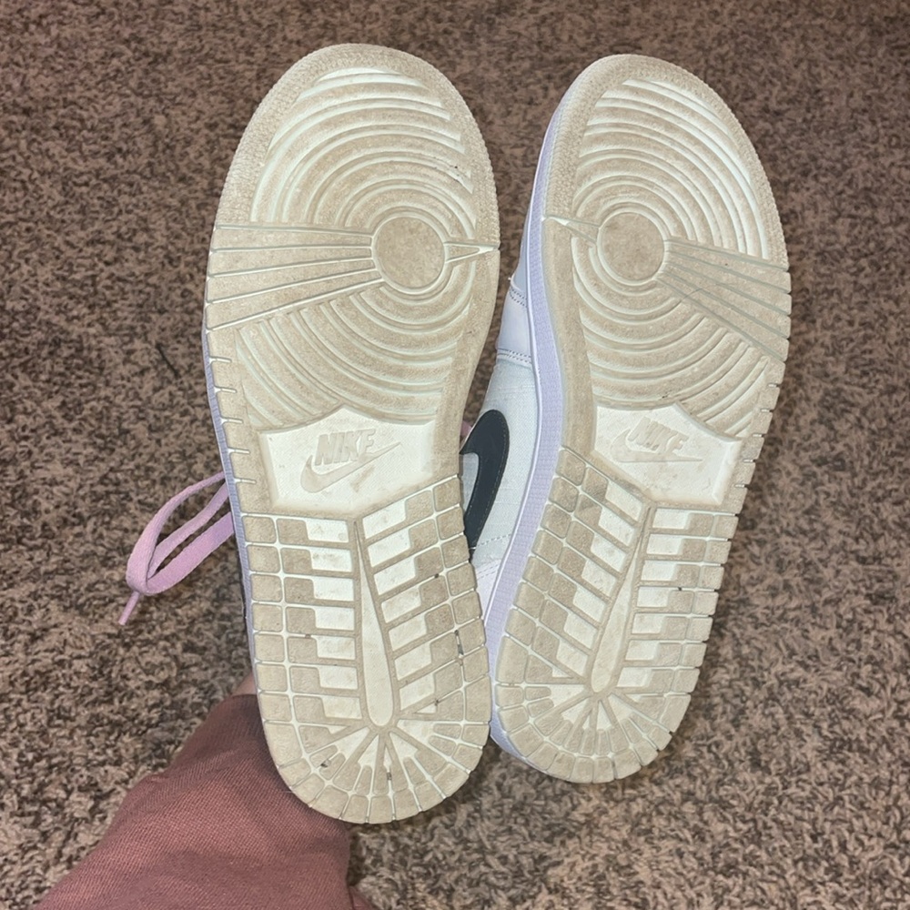 Women’s Air Jordan 1 Low SE ‘Barely Green’ - Picture 9 of 9